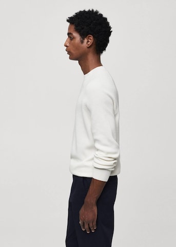 MANGO MAN Пуловер 'Essentials' в бяло