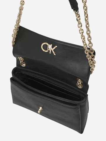 Calvin Klein Schultertasche in Schwarz