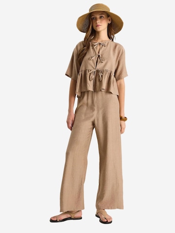 Bianco Lucci - Roupa de casa em castanho: frente