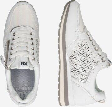 Sneaker bassa di Xti in bianco