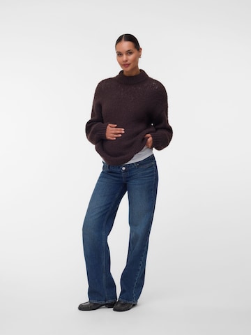 Vero Moda Maternity - Jersey 'MAYBE' en marrón