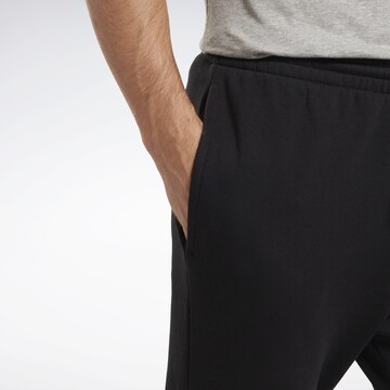 Reebok - Tapered Pantalón deportivo en negro