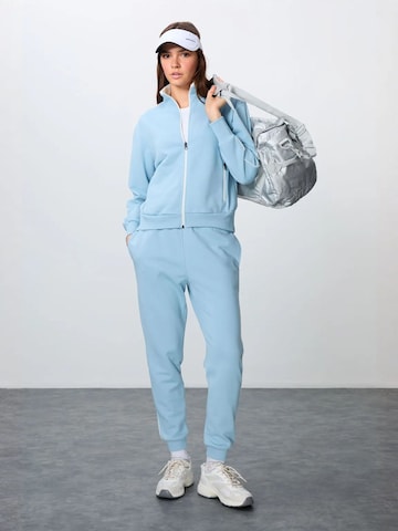 Tommy LifeJogging komplet - plava boja: prednji dio