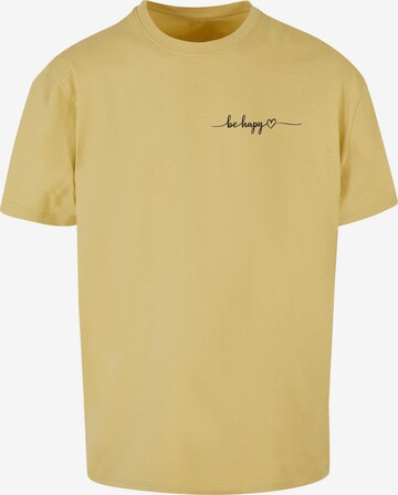 Merchcode Shirt 'Be Happy' in Geel: voorkant