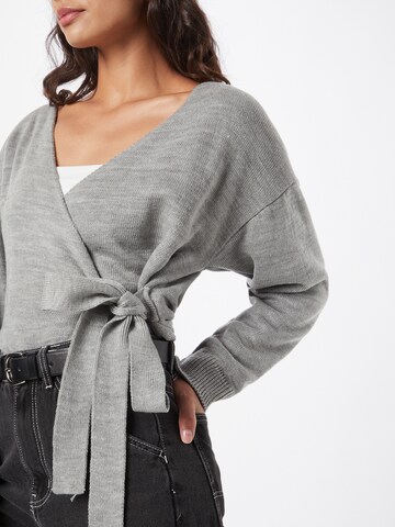 Femme Luxe Pullover 'RENEE' in Grau