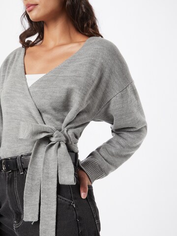 Femme Luxe Пуловер 'RENEE' в сиво