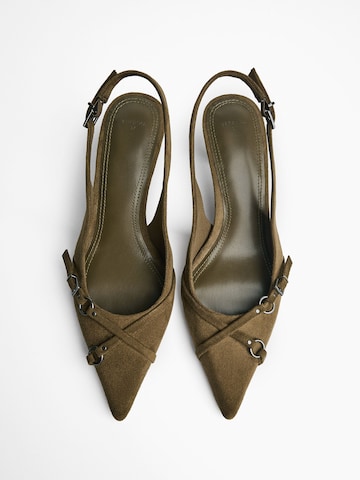 Pumps de la Bershka pe verde