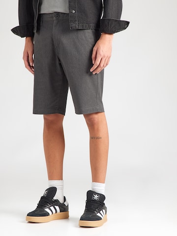 Volcom regular Παντελόνι τσίνο 'FRCKN MDN' σε γκρι: μπροστά