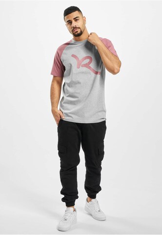 ROCAWEAR Majica 'Bigs' | siva barva