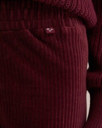 WE Fashion Regular Trousers in Red