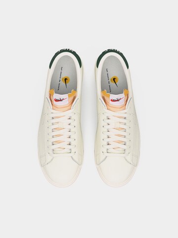 Sneaker low 'Tennis Classic' de la Nike Sportswear pe bej