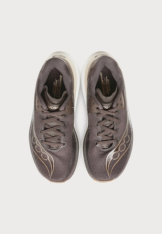 Chaussure de course 'ENDORPHIN AZURA' saucony en marron