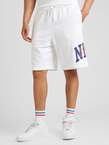 Nike Sportswear Свободный крой Штаны 'CLUB' в Белый: спереди