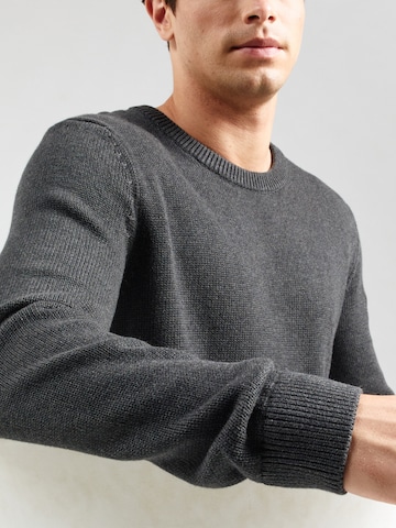 GAP Pullover i grå