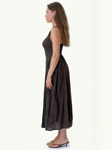 TEESHOPPEN Dress ' Asta ' in Brown