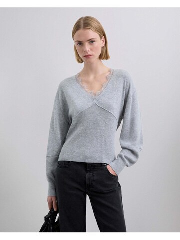 Scalpers Пуловер в сиво