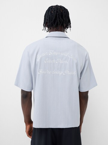 Bershka Comfort fit Overhemd in Blauw: voorkant