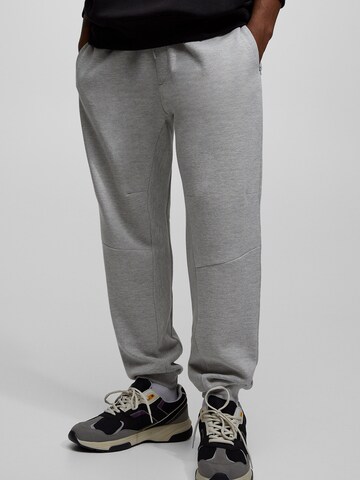 Tapered Pantaloni di Pull&Bear in grigio