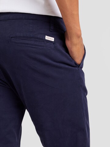 GUESS JEANS Regularen Chino hlače | modra barva