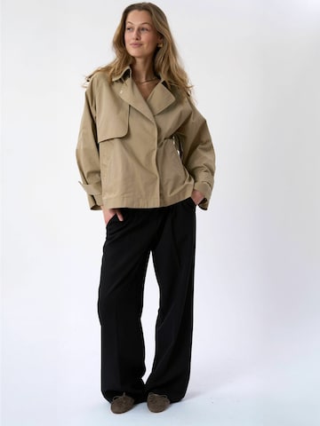 Giacca di mezza stagione ' SHORT ' di TEESHOPPEN in beige