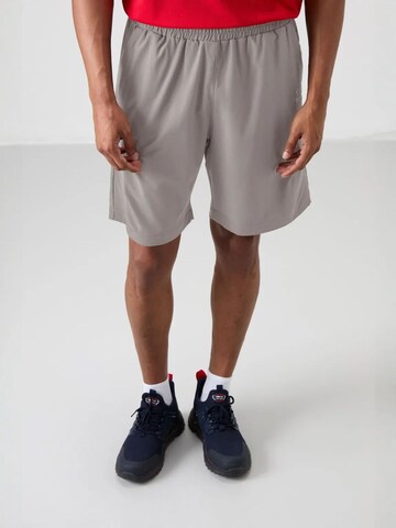 Tommy Life Tapered Hose‌‌‌‌‌‌‌‌‌‌ in Grau: Vorderseite