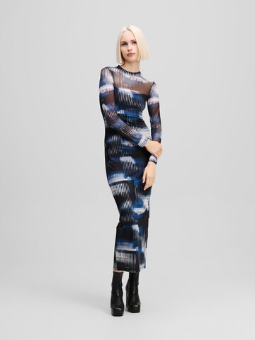 KARL LAGERFELD JEANS Φόρεμα ' NETZKLEID MIT GLITCH-PRINT ' σε μαύρο: μπροστά