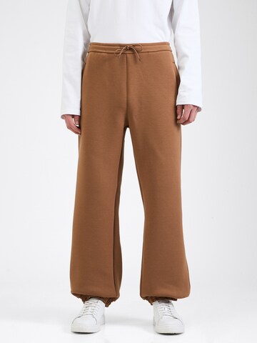 WEEKDAY Tapered Trousers 'Simon' in Brown: front