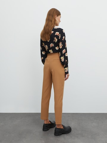 EDITED Tapered Trousers with creases 'Barbara' in Beige