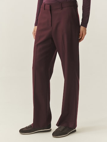 TATUUM Разкроени Панталон в червено: отпред