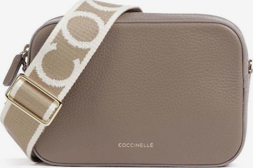 Coccinelle - Bolso de hombro 'Tebe Mini Bag Grained Leather 19x13x6 cm' en gris: frente