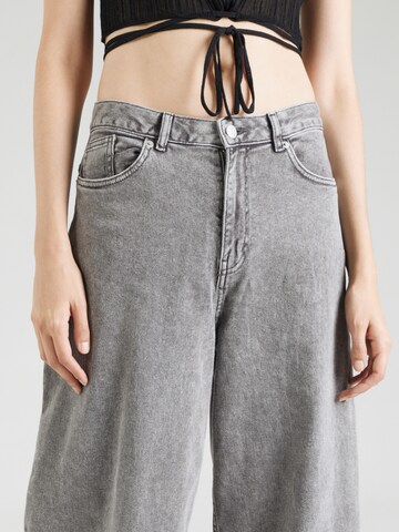 Monki - Pierna ancha Vaquero en gris