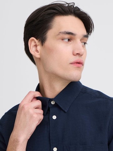 Coupe regular Chemise ' CFAaberg Structured ' Casual Friday en bleu