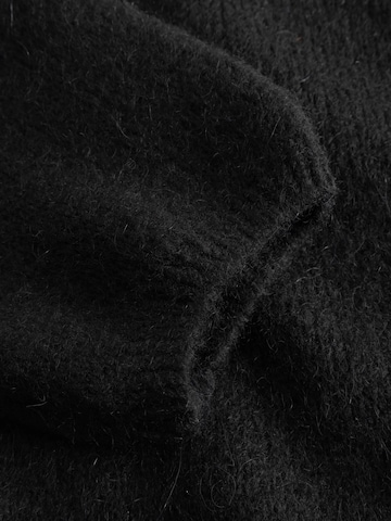Top ' Mimi ' de la Noella pe negru