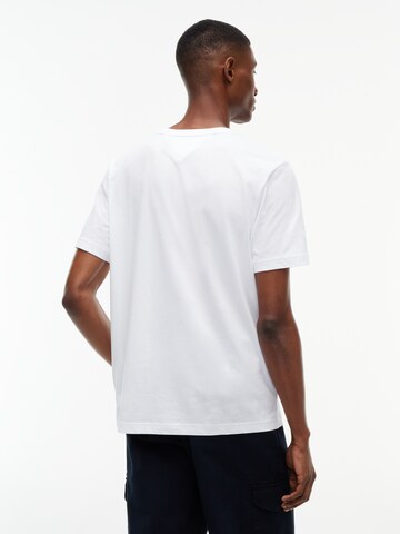Maglietta 'BRAND LOVE' di TOMMY HILFIGER in bianco