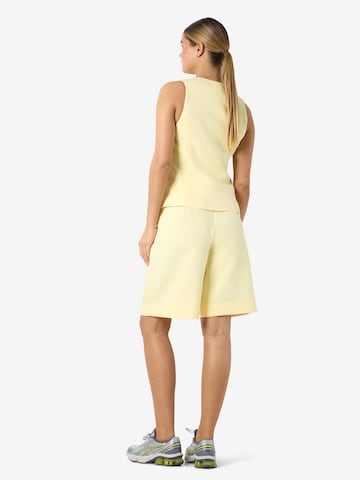 Vestă 'NMMAILE' de la Noisy may pe galben