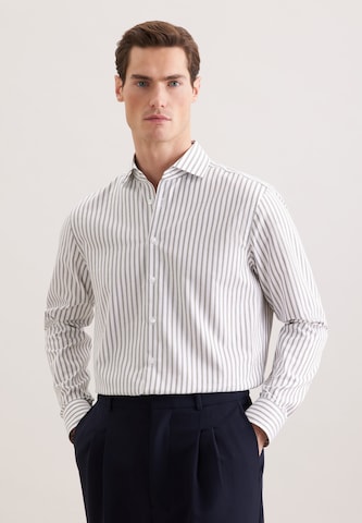 Coupe regular Chemise 'Schwarze Rose' SEIDENSTICKER en vert : devant