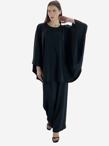 Elara Hausanzug in Schwarz: Vorderseite