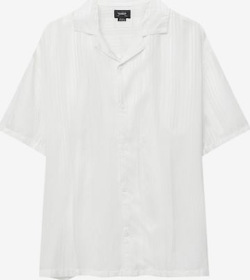 Pull&Bear Regular fit Button Up Shirt in White: front