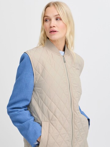 Gilet ' BYBETIO WAISTCOAT ' di b.young in marrone