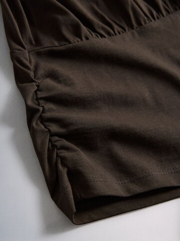 The Set T-Shirt in Braun