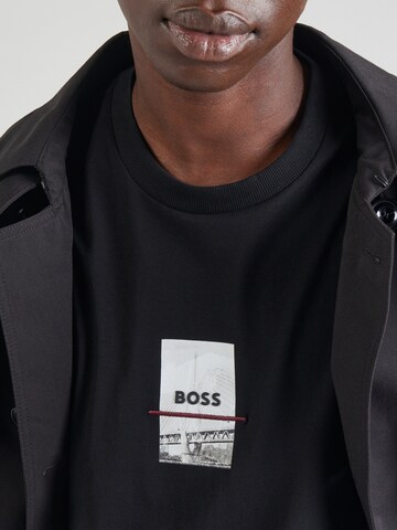 BOSS T-shirt i svart