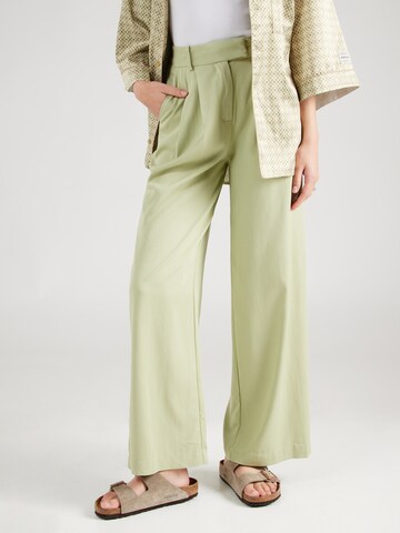 VILA Wide leg Pleat-Front Pants 'WINNIE' in Green: front