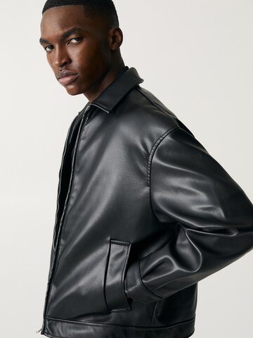 Pull&Bear Jacke in Schwarz
