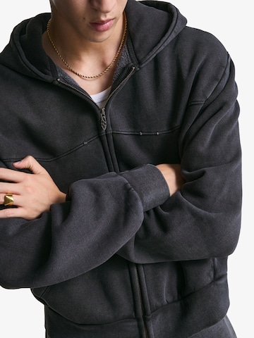 Bershka Collegetakki värissä musta