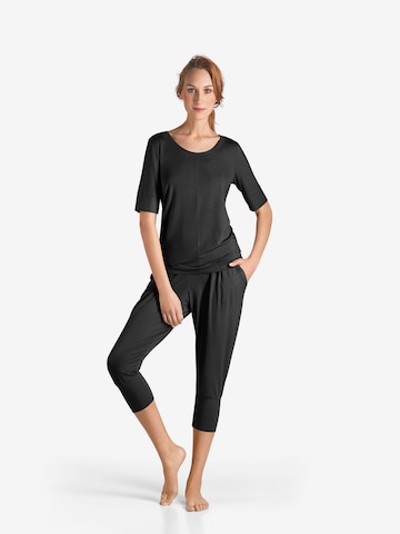 Hanro Kurzarm Shirt ' Yoga ' in Schwarz: predná strana