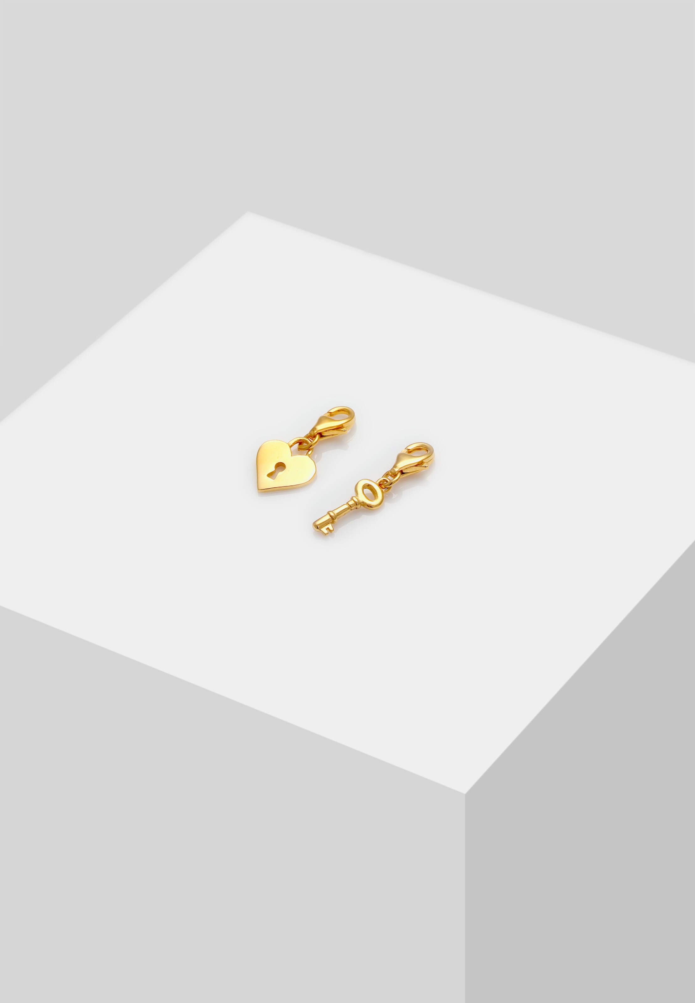 Nenalina Pendant in Gold