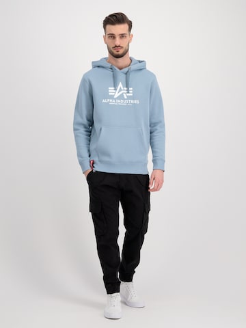 ALPHA INDUSTRIES Sweatshirt in Blauw