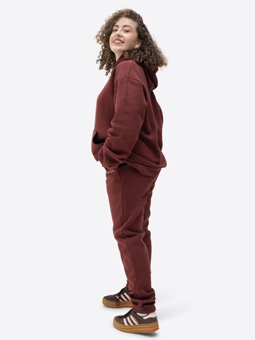 TATES Tapered Workout Pants in Red