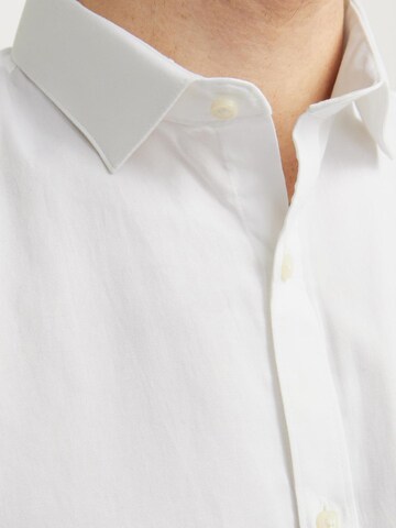 JACK & JONES - Ajuste estrecho Camisa 'JPRBLACardiff' en blanco