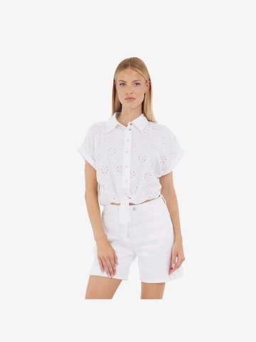 GUESS Pusero 'Brigitte Embro' värissä valkoinen: etupuoli